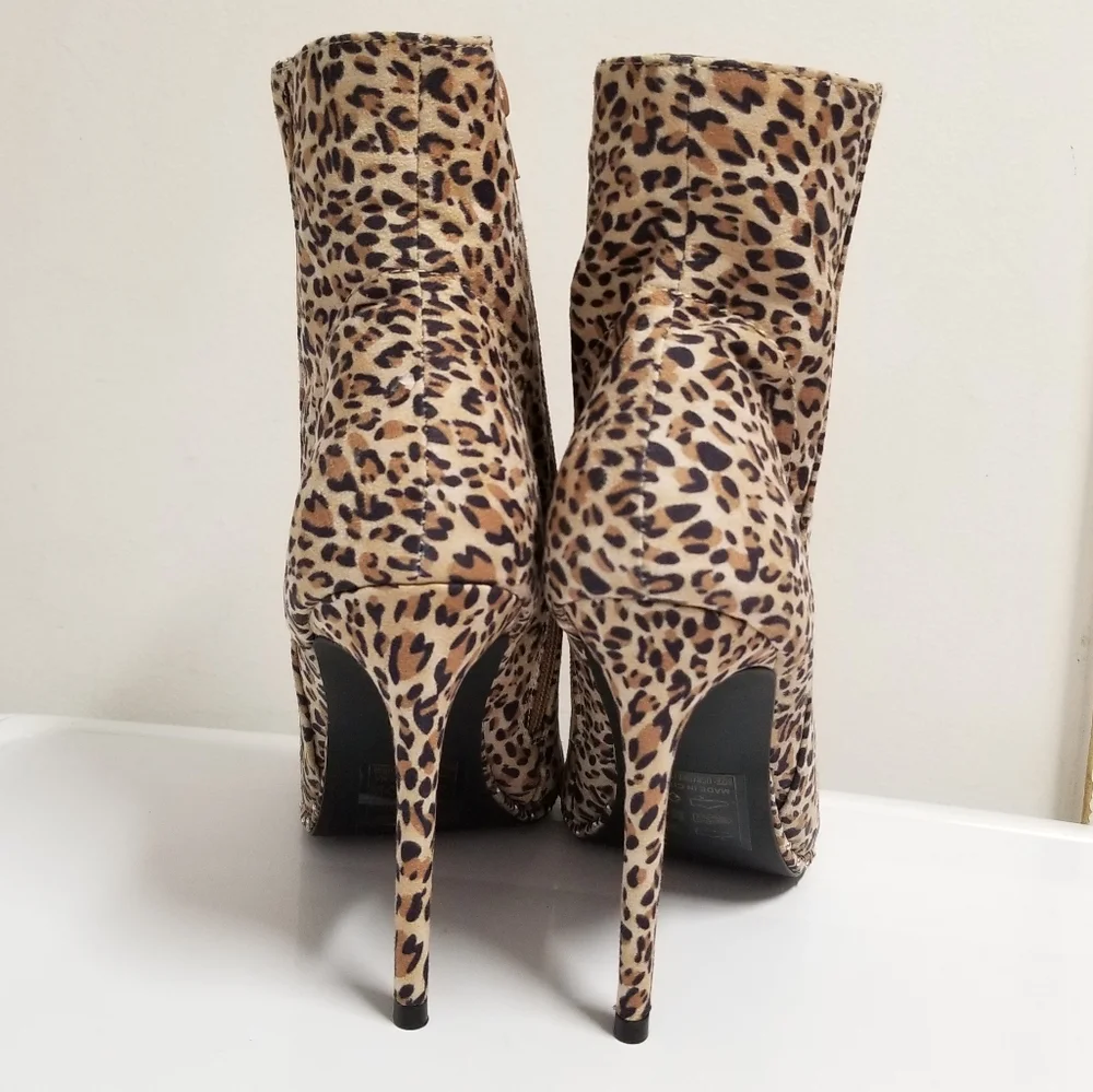 Qupid Into The Wild Black & Tan Leopard Print Stud Detail Stiletto Booties Sz 8 - Picture 4 of 12
